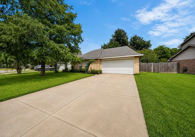 Photo 1 of Single family home for sale at 5315 Acorn Ct, League City, TX 77573 | MLS# 38006191 | Listing updated on 2026-09-07