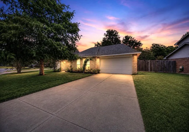 Photo 3 of Single family home for sale at 5315 Acorn Ct, League City, TX 77573 | MLS# 38006191 | Listing updated on 2026-09-07