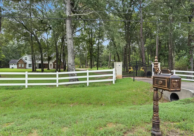 Photo 3 of Mansion for sale at 10933 Lake Forest Dr, Conroe, TX 77384 | MLS# 76418885 | Listing updated on 2026-10-08
