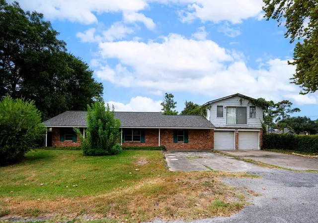 Photo 2 of Single family home for sale at 4810 Donald St, Seabrook, TX 77586 | MLS# 69523796 | Listing updated on 2026-10-07