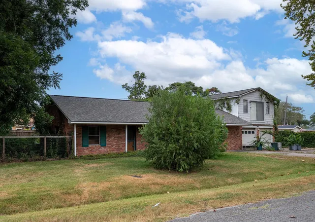 Photo 3 of Single family home for sale at 4810 Donald St, Seabrook, TX 77586 | MLS# 69523796 | Listing updated on 2026-10-07