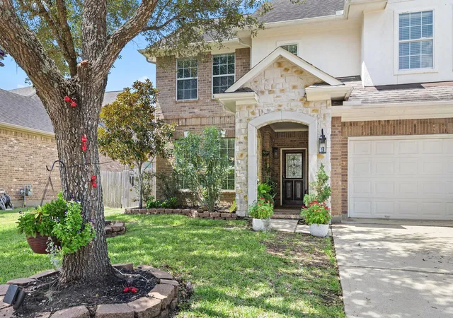 Photo 2 of Single family home for sale at 10919 Reston Point Dr, Richmond, TX 77406 | MLS# 35576023 | Listing updated on 2026-09-09