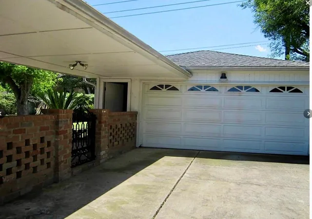 Photo 3 of Single family home for sale at 12615 Shannon Hills Dr, Houston, TX 77099 | MLS# 68594499 | Listing updated on 2026-09-23