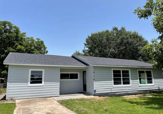 Photo 1 of Single family home for sale at 919 Foster Ave, Pasadena, TX 77506 | MLS# 7611870 | Listing updated on 2026-10-07