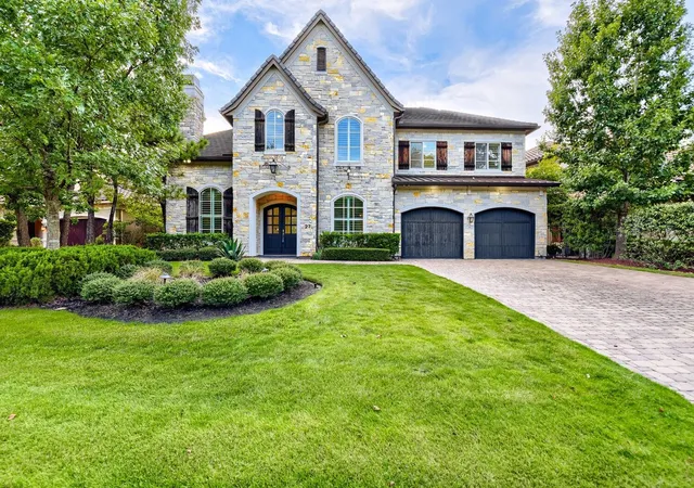 Photo 1 of Single family home for sale at 27 Johnathan Landing Ct, The Woodlands, TX 77389 | MLS# 96546656 | Listing updated on 2026-10-10