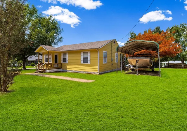 Photo 3 of Single family home for sale at 330 Pine Brk Dr, Livingston, TX 77351 | MLS# 67826510 | Listing updated on 2026-09-02
