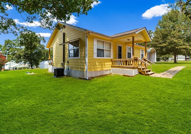 Photo 3 of Single family home for sale at 330 Pine Brk Dr, Livingston, TX 77351 | MLS# 67826510 | Listing updated on 2026-09-02