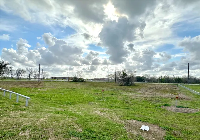 Photo 3 of Land for sale at 4011 Davenport Pkwy, Rosharon, TX 77583 | MLS# 63878959 | Listing updated on 2026-09-21