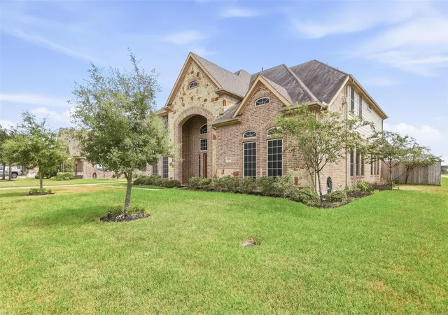 Photo 3 of Single family home for sale at 4002 Broadmoor Dr, Baytown, TX 77523 | MLS# 9063669 | Listing updated on 2026-09-18