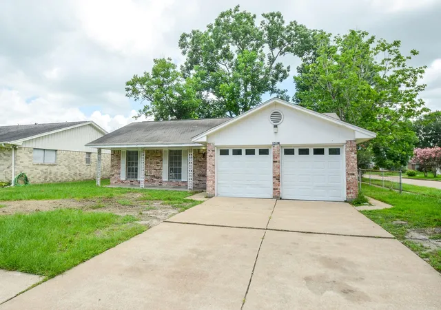 Photo 2 of Single family home for sale at 6002 Verdome Ln, Houston, TX 77092 | MLS# 84379972 | Listing updated on 2026-09-03