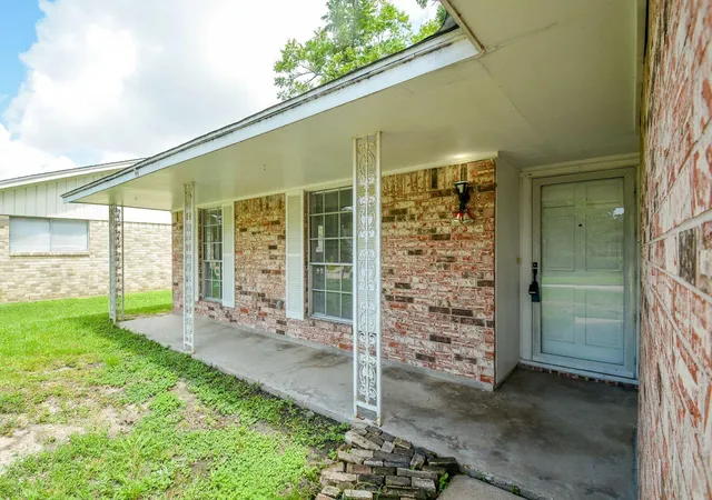 Photo 3 of Single family home for sale at 6002 Verdome Ln, Houston, TX 77092 | MLS# 84379972 | Listing updated on 2026-09-03