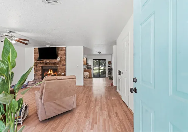 Photo 3 of Single family home for sale at 39 Wood Lodge Dr, Huntsville, TX 77320 | MLS# 8688548 | Listing updated on 2026-09-24