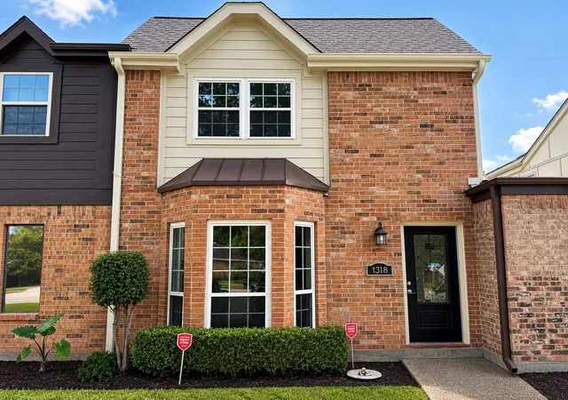 Photo 1 of Townhouse for sale at 1318 Ward Rd #5, Baytown, TX 77520 | MLS# 60366096 | Listing updated on 2026-09-28