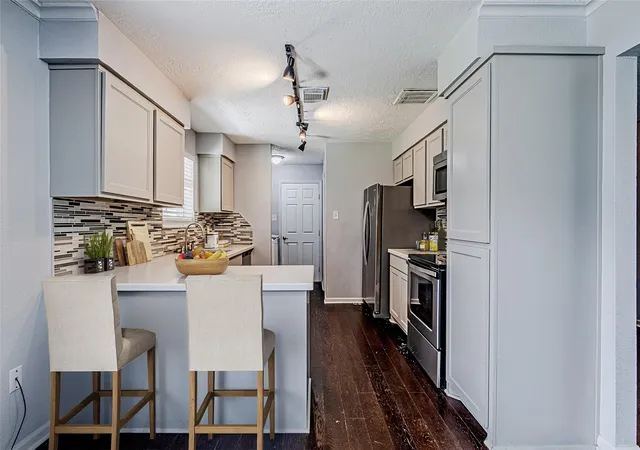 Photo 3 of Sale Pending at 214 Brookdale Dr, League City, TX 77573 | MLS# 70774633 | Listing updated on 2026-10-08