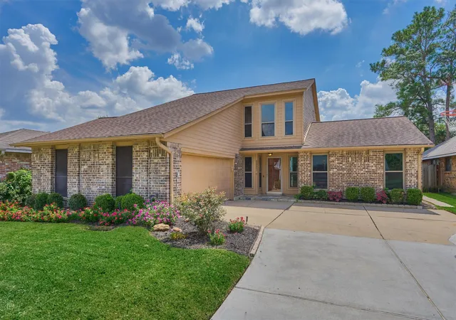 Photo 2 of Single family home for sale at 5823 Fair Forest Dr, Houston, TX 77088 | MLS# 62032042 | Listing updated on 2026-09-22