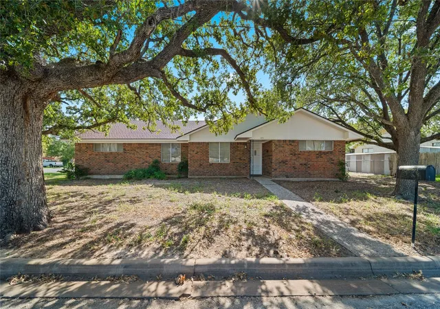 Photo 1 of Single family home for sale at 674 N Polk, Giddings, TX 78942 | MLS# 30620554 | Listing updated on 2026-09-26