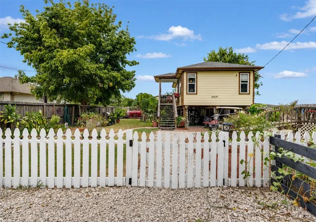 Photo 2 of Single family home for sale at 2616 Ave H, Dickinson, TX 77539 | MLS# 38055403 | Listing updated on 2026-09-09