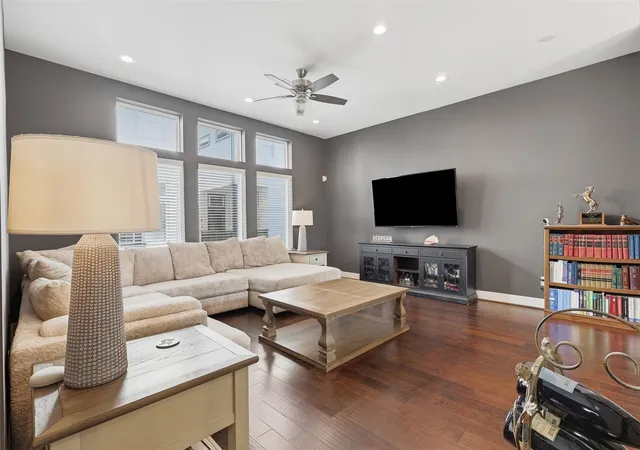 Photo 4 of Single family home for sale at 728 W Donovan St, Houston, TX 77091 | MLS# 62364567 | Listing updated on 2026-10-04