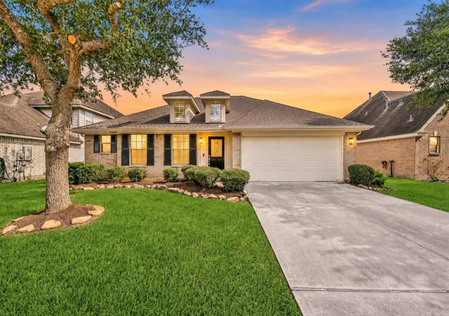 Photo 1 of Single family home for sale at 6403 Larrycrest Dr, Pearland, TX 77584 | MLS# 85449704 | Listing updated on 2026-09-04