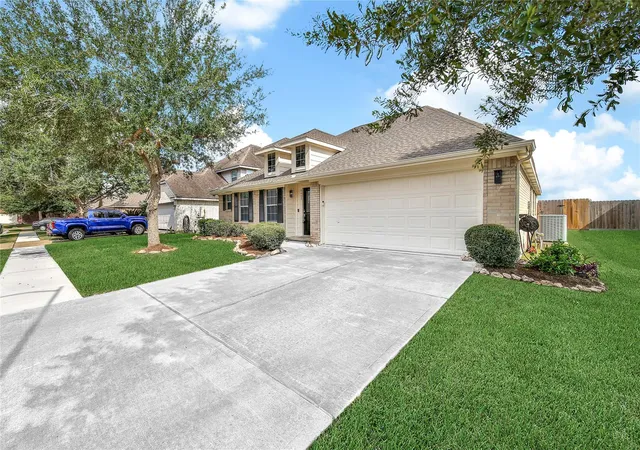 Photo 3 of Single family home for sale at 6403 Larrycrest Dr, Pearland, TX 77584 | MLS# 85449704 | Listing updated on 2026-09-04