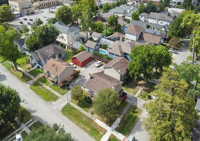 Multi family home for sale at 311 E 10th Street, Houston, TX 77008 | MLS# 58021922