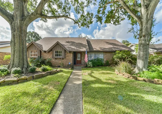 Photo 1 of Single family home for sale at 5847 Paisley St, Houston, TX 77096 | MLS# 19731261 | Listing updated on 2026-10-06