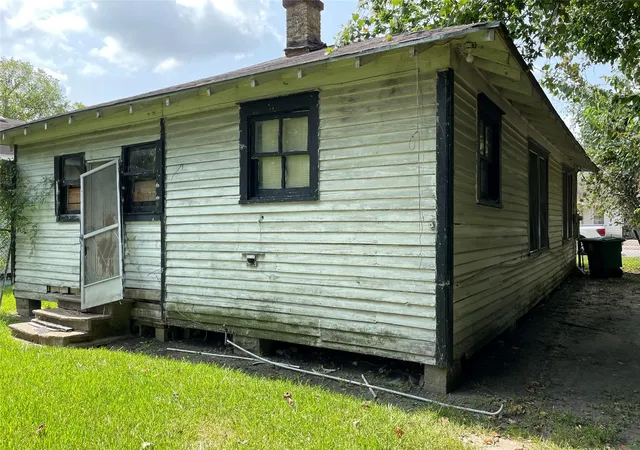 Photo 3 of Single family home for sale at 3255 Reeves St, Houston, TX 77004 | MLS# 43402024 | Listing updated on 2026-09-24