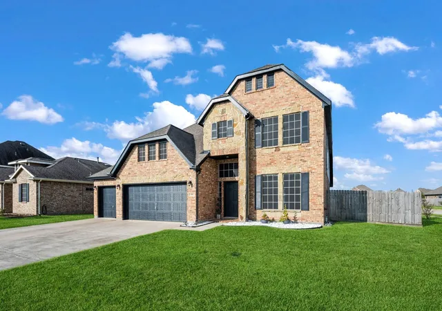 Photo 2 of Single family home for sale at 202 San Marcos Dr, Baytown, TX 77523 | MLS# 82293933 | Listing updated on 2026-09-14
