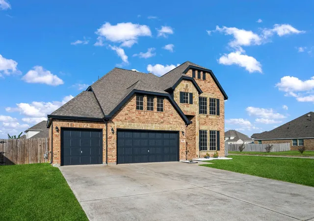 Photo 3 of Single family home for sale at 202 San Marcos Dr, Baytown, TX 77523 | MLS# 82293933 | Listing updated on 2026-09-14