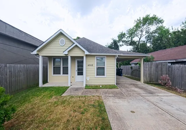Photo 1 of Single family home for sale at 4562 Edfield St, Houston, TX 77051 | MLS# 72391864 | Listing updated on 2026-09-28