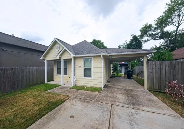 Photo 2 of Single family home for sale at 4562 Edfield St, Houston, TX 77051 | MLS# 72391864 | Listing updated on 2026-09-28