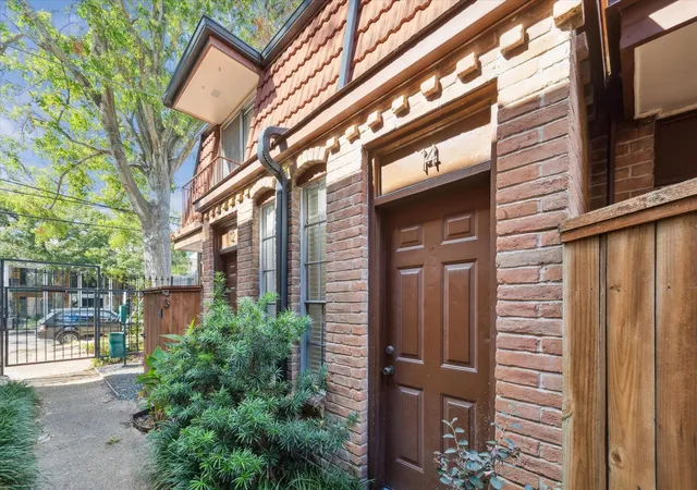 Photo 2 of Condo for sale at 3401 Timmons Ln #14, Houston, TX 77027 | MLS# 47965708 | Listing updated on 2026-09-03