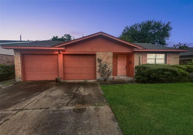 Photo 1 of Single family home for sale at 5410 Bungalow Ln, Houston, TX 77048 | MLS# 8163705 | Listing updated on 2026-09-10