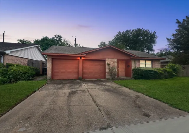 Photo 2 of Single family home for sale at 5410 Bungalow Ln, Houston, TX 77048 | MLS# 8163705 | Listing updated on 2026-09-10