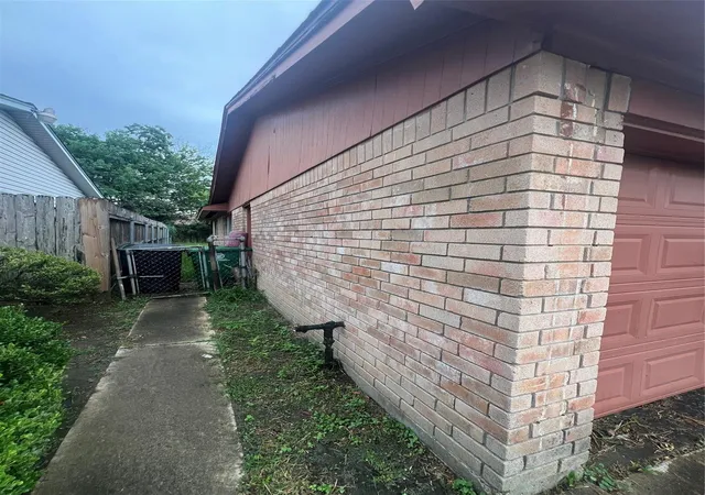 Photo 3 of Single family home for sale at 5410 Bungalow Ln, Houston, TX 77048 | MLS# 8163705 | Listing updated on 2026-09-10