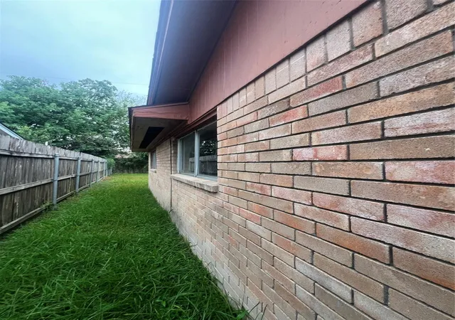 Photo 3 of Single family home for sale at 5410 Bungalow Ln, Houston, TX 77048 | MLS# 8163705 | Listing updated on 2026-09-10