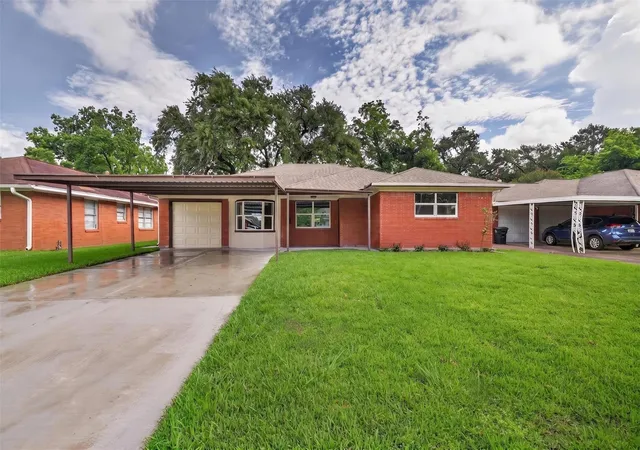 Photo 2 of Single family home for sale at 206 Mockingbird Ln, Pasadena, TX 77502 | MLS# 57769626 | Listing updated on 2026-09-22