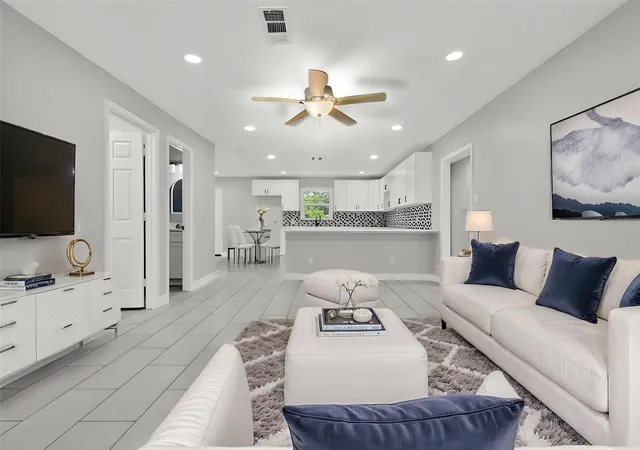 Photo 4 of Single family home for sale at 206 Mockingbird Ln, Pasadena, TX 77502 | MLS# 57769626 | Listing updated on 2026-09-22