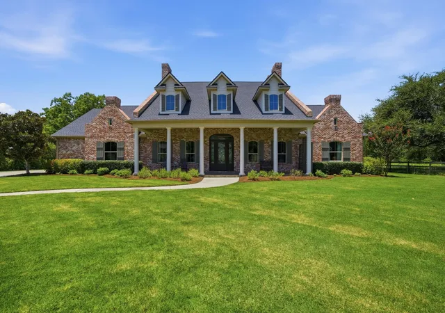 Photo 3 of Single family home for sale at 32102 Rolling Woods Trl, Fulshear, TX 77441 | MLS# 69097531 | Listing updated on 2026-09-11