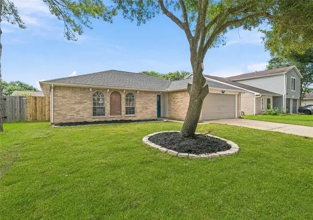 Photo 3 of Sale Pending at 3715 Straightfork Dr, Houston, TX 77082 | MLS# 39319060 | Listing updated on 2026-09-16