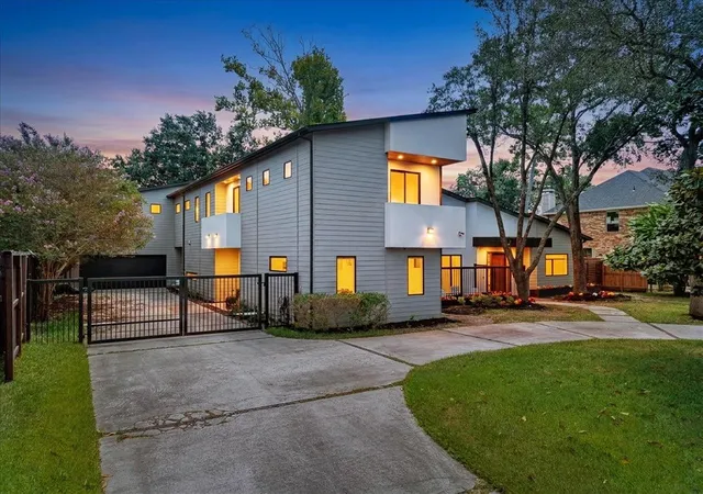 Photo 1 of Sale Pending at 1418 Huge Oaks, Houston, TX 77055 | MLS# 17835460 | Listing updated on 2026-10-08