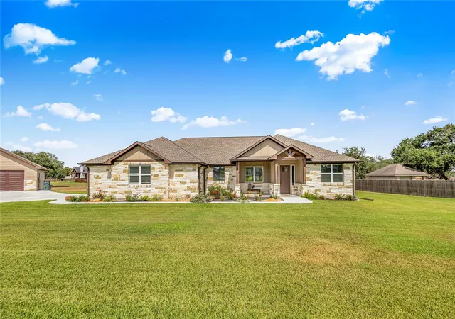 Photo 1 of Single family home for sale at 106 Laurel Oak Cir, Cuero, TX 77954 | MLS# 51406611 | Listing updated on 2026-09-10