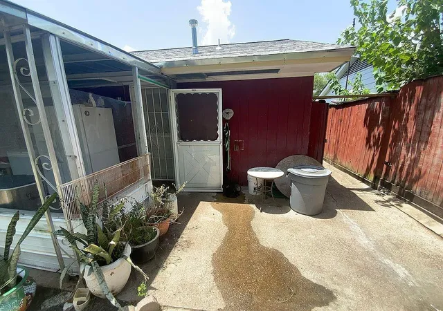 Photo 4 of Single family home for sale at 1838 Huge Oaks St, Houston, TX 77055 | MLS# 57037500 | Listing updated on 2026-09-02