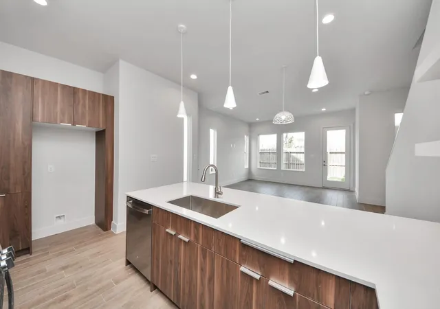 Photo 3 of Single family home for sale at 3003 Ocean Cay Dr, Houston, TX 77047 | MLS# 94993262 | Listing updated on 2026-10-08