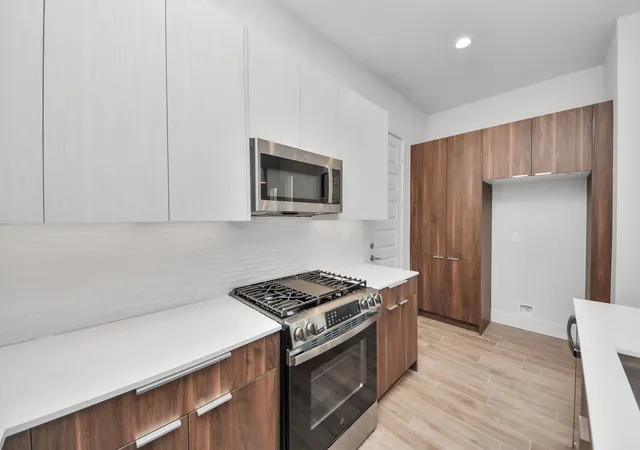 Photo 3 of Single family home for sale at 3003 Ocean Cay Dr, Houston, TX 77047 | MLS# 94993262 | Listing updated on 2026-10-08