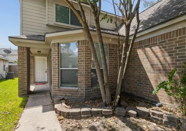 Photo 2 of Single family home for sale at 1919 Tomlinson Trl Dr, Houston, TX 77067 | MLS# 80347104 | Listing updated on 2026-10-08