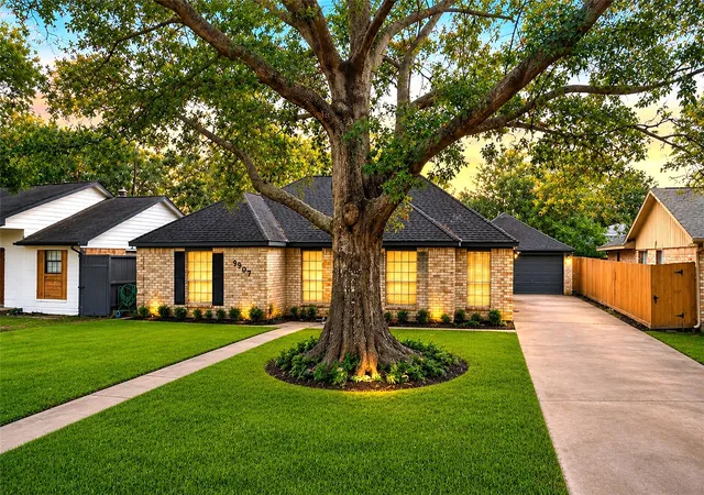 Photo 1 of Single family home for sale at 9907 Greencreek Dr, Houston, TX 77070 | MLS# 60252503 | Listing updated on 2026-08-31