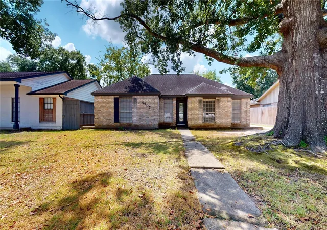 Photo 3 of Single family home for sale at 9907 Greencreek Dr, Houston, TX 77070 | MLS# 60252503 | Listing updated on 2026-08-31