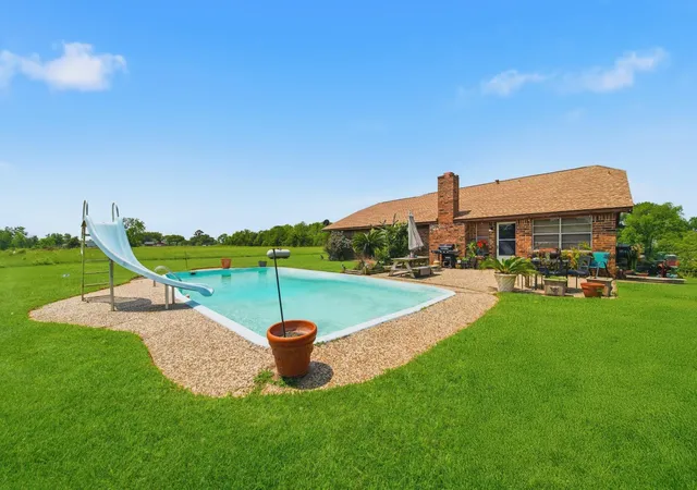 Photo 3 of Single family home for sale at 597 County Rd 612, Dayton, TX 77535 | MLS# 80347347 | Listing updated on 2026-09-13