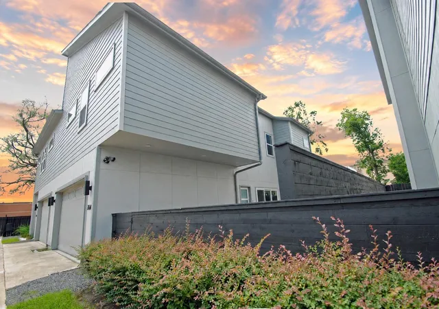 Photo 2 of Townhouse for sale at 7707 Jacquelyn Oaks Rd, Houston, TX 77055 | MLS# 16973778 | Listing updated on 2026-09-04